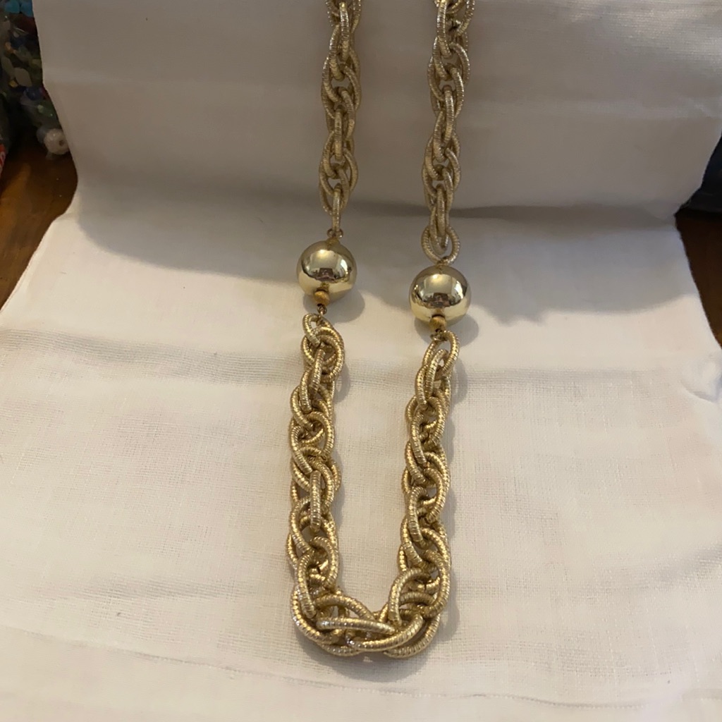 Gold Tone Necklace With Gold Tone Balls Gold Tone Necklace With Gold Tone Balls